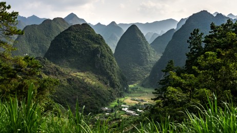 En route pour Đồng Văn par de hauts plateaux karstique à près de 1'500 m
