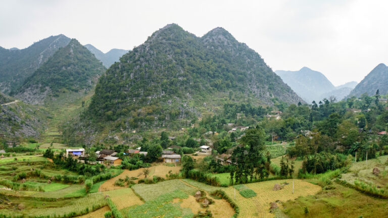 En route pour Đồng Văn par de hauts plateaux karstique à près de 1'500 m