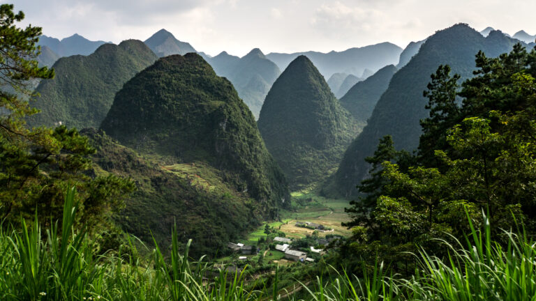 En route pour Đồng Văn par de hauts plateaux karstique à près de 1'500 m