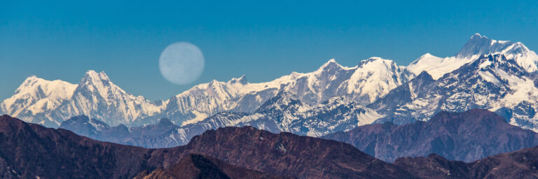 La lune caresse les Annapurnas