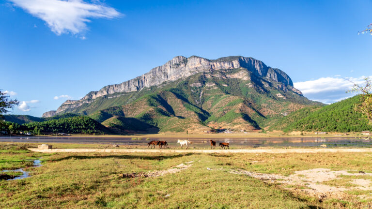 Déesse Gemu et montagne sacrée