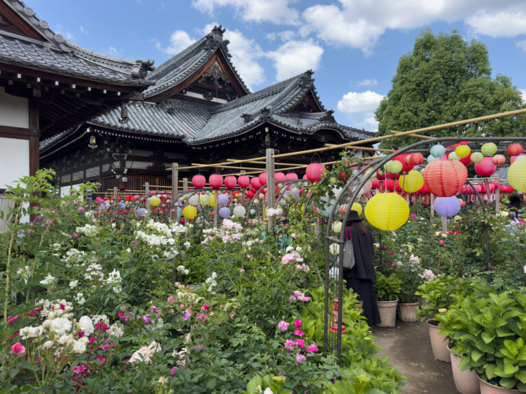 Le temple aux roses
